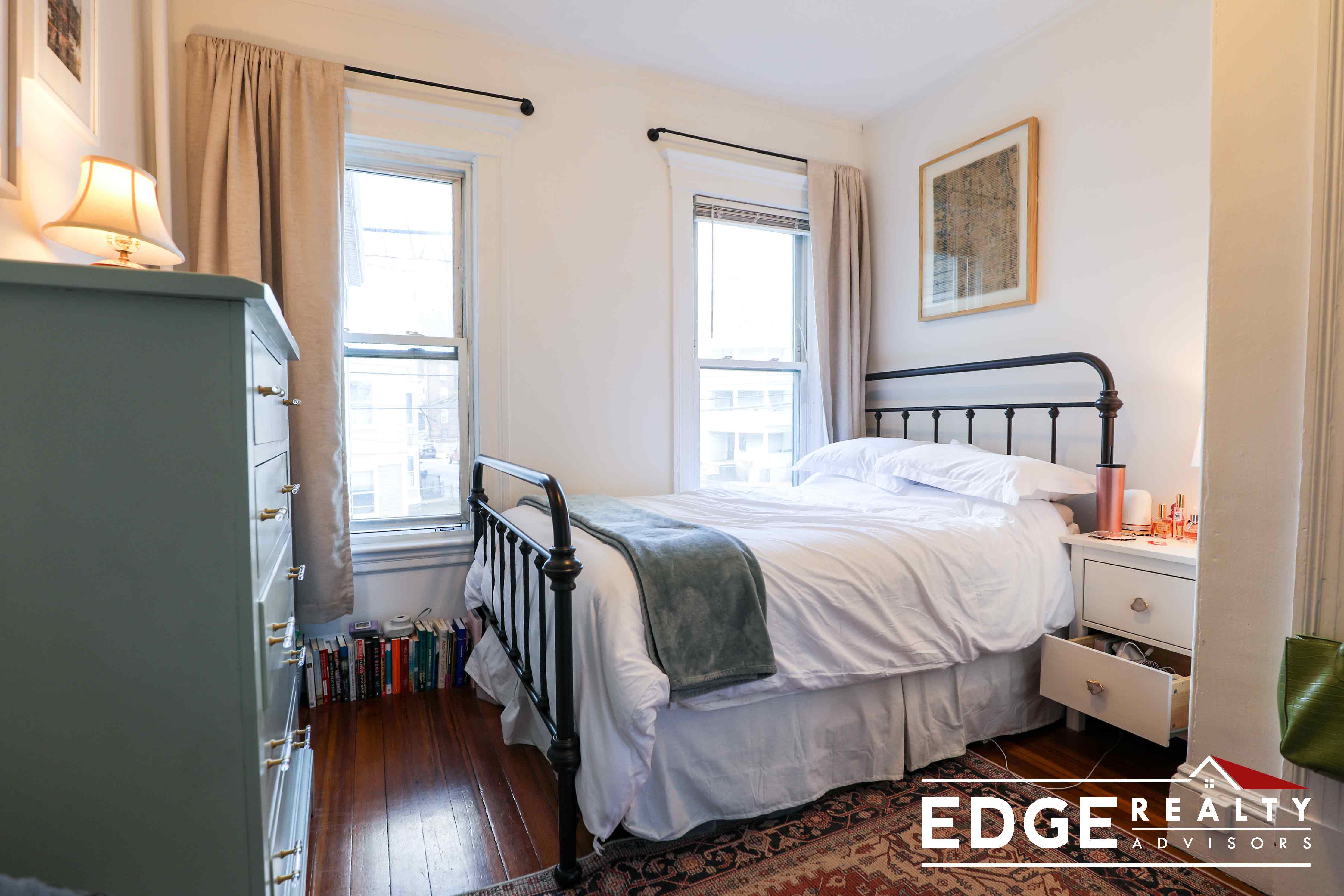 4 bed, 1 bath apartment for rent at 324 Faneuil St Unit 2, Brighton — photo 8 of 10