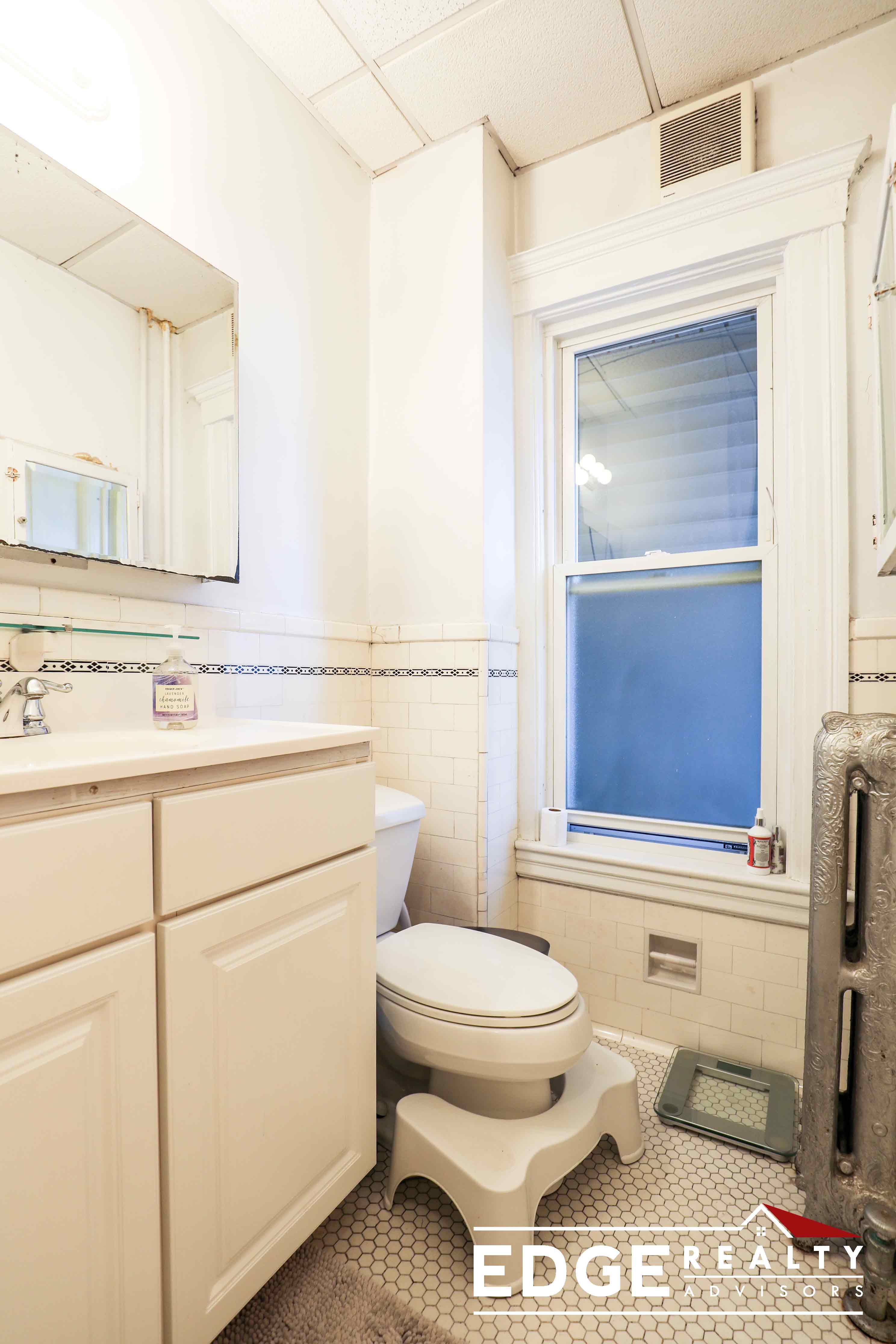 4 bed, 1 bath apartment for rent at 324 Faneuil St Unit 2, Brighton — photo 10 of 10