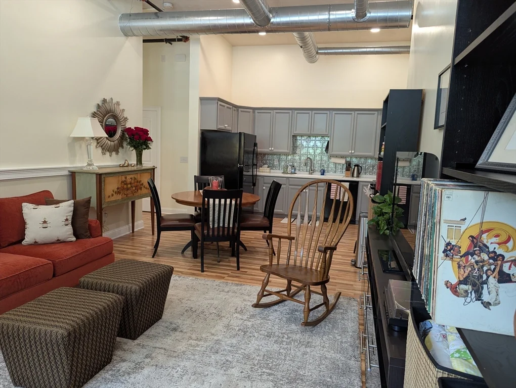 352 Manchaug Rd, Sutton