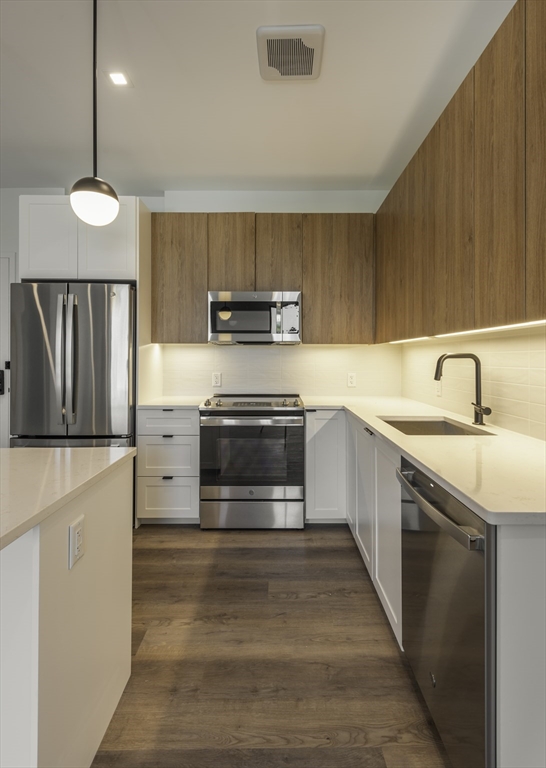 282 Bremen St, East Boston