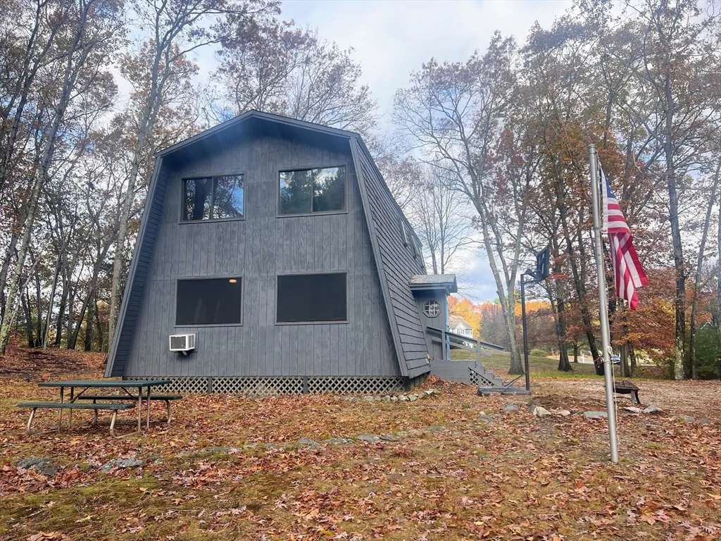 888 Salem St, Groveland