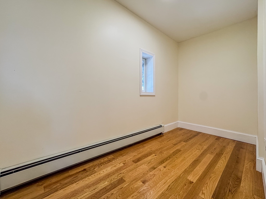 18 Albion Rd, Quincy