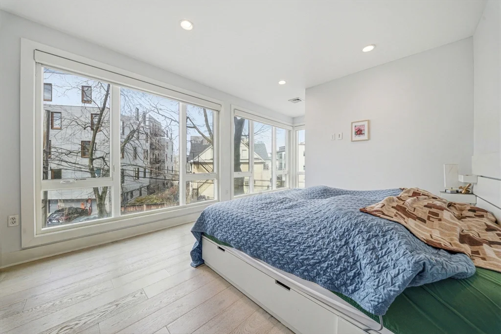 533 Cambridge St, Allston