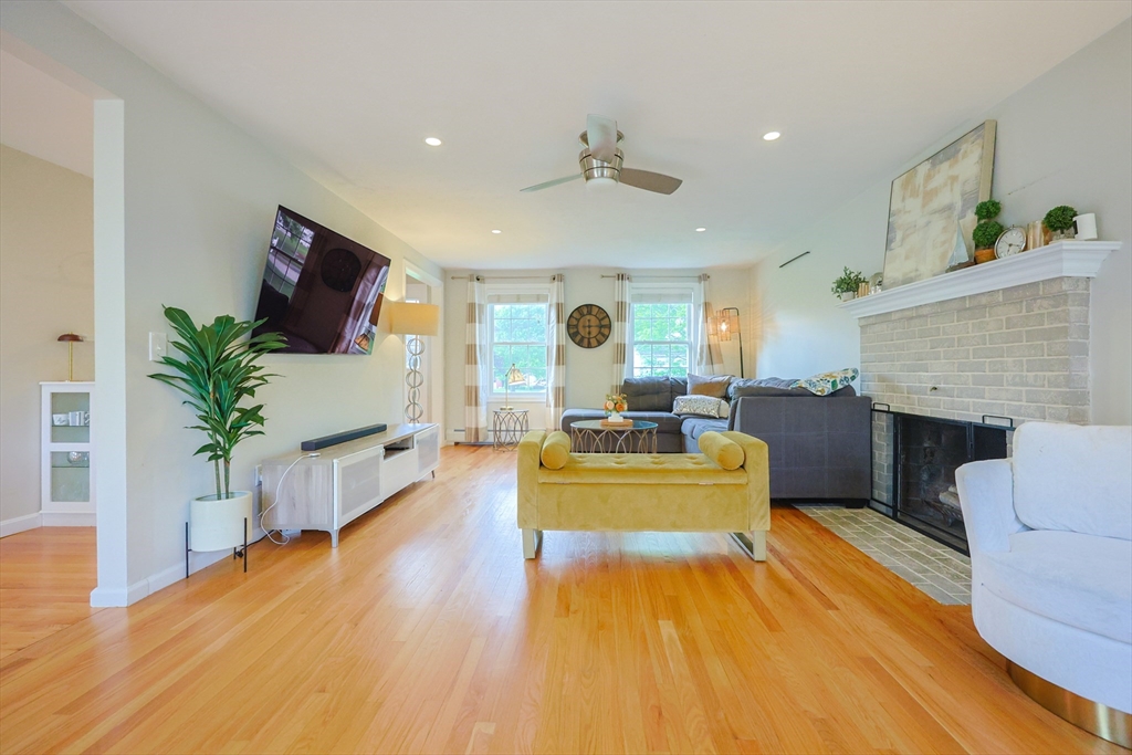 52 Galway Dr, North Attleboro