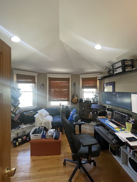 20 Burnham St, Tufts