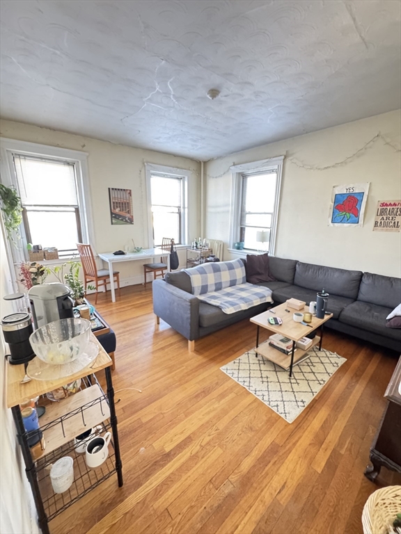 2013 Commonwealth Ave, Brighton