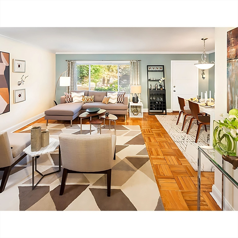 39 Thornton Rd, Chestnut Hill