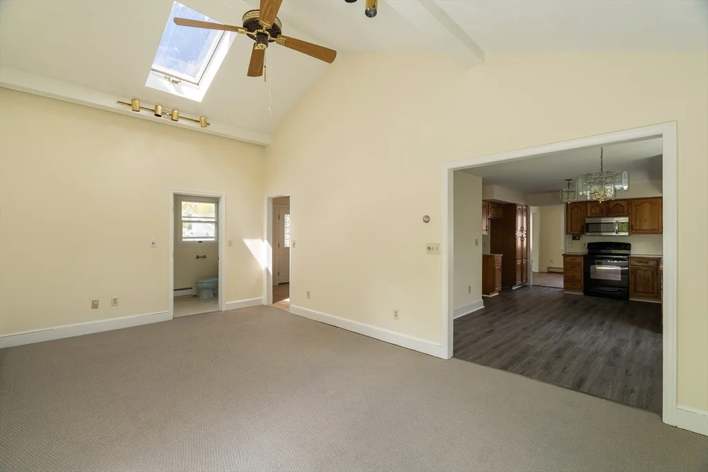 99 Garfield Ave, Woburn
