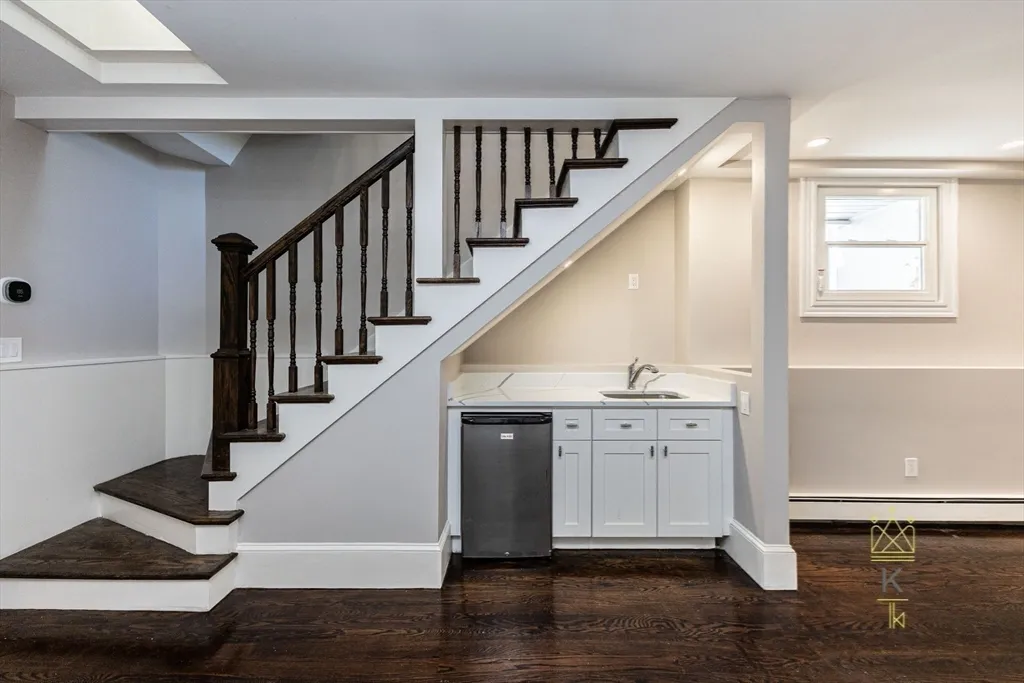 85 Regent St, Roxbury