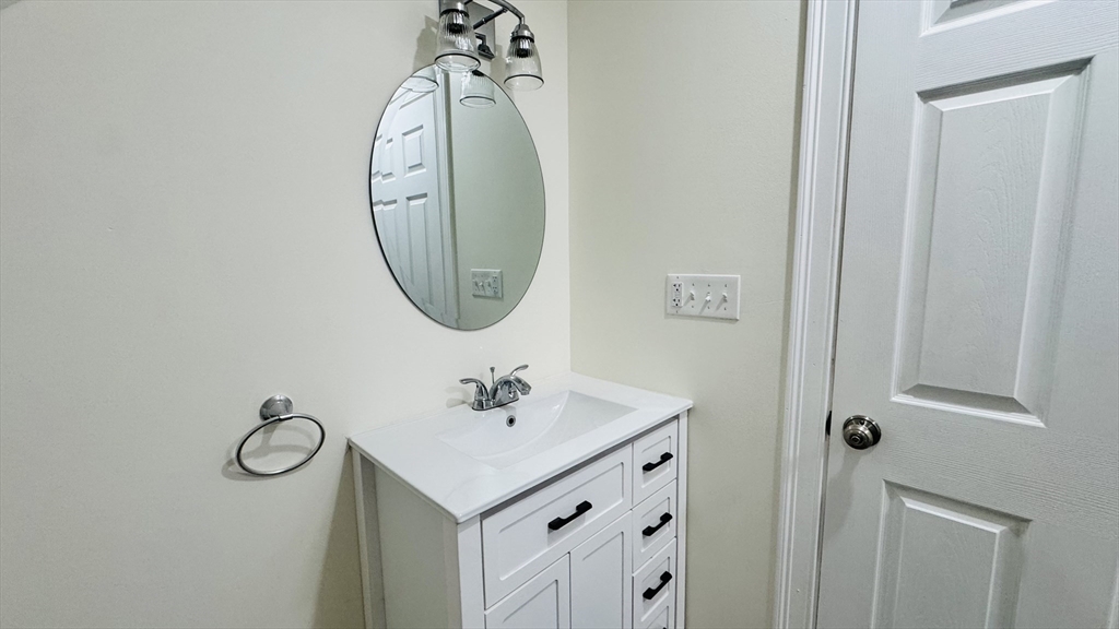 16 Hopkins St, Dorchester