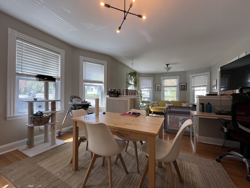 1 Chestnut St, Belmont