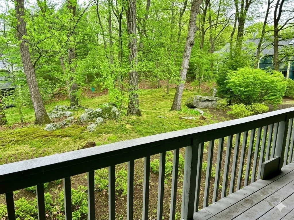 8 Deer Path, Maynard