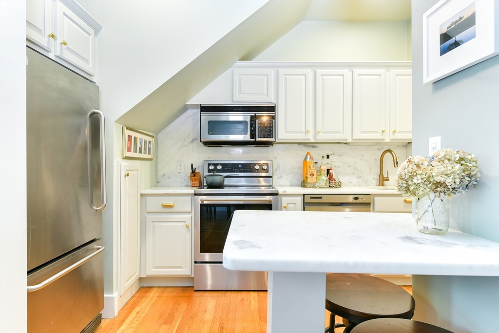 14 Braddock Park, South End