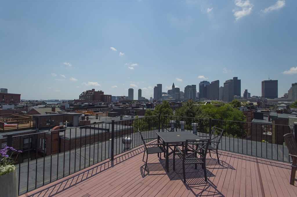 440 Commercial St, Waterfront