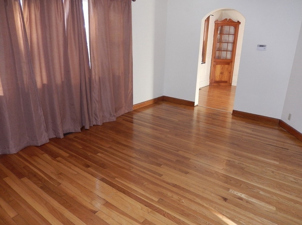 8 Castle Rd, Wayland