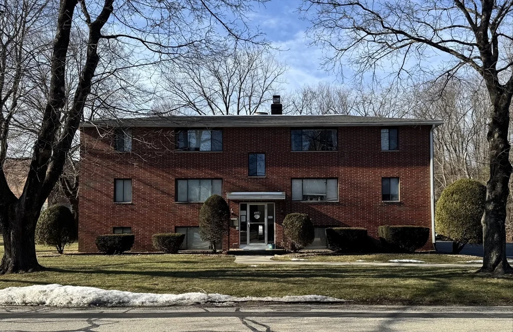 320 Elm St, Southbridge