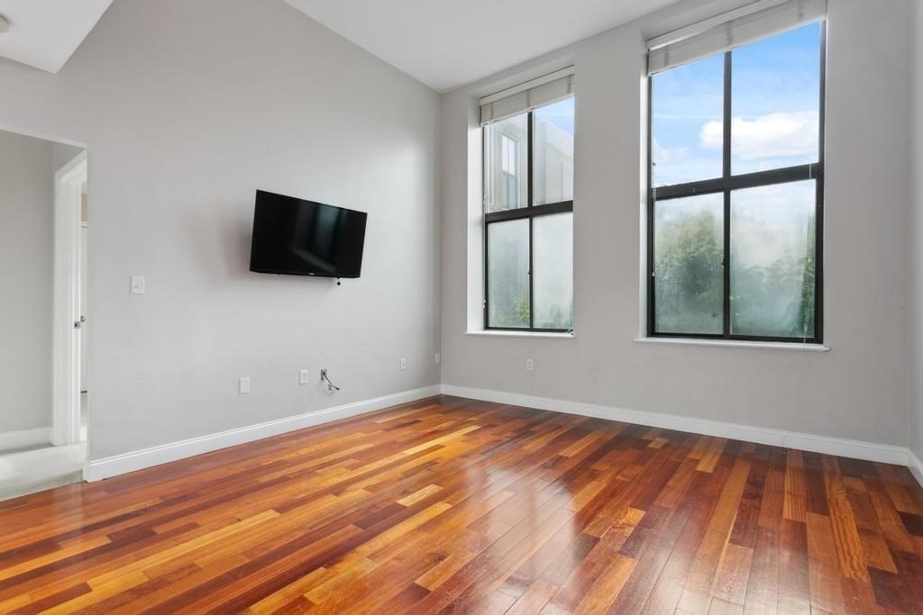 841 Parker St, Mission Hill