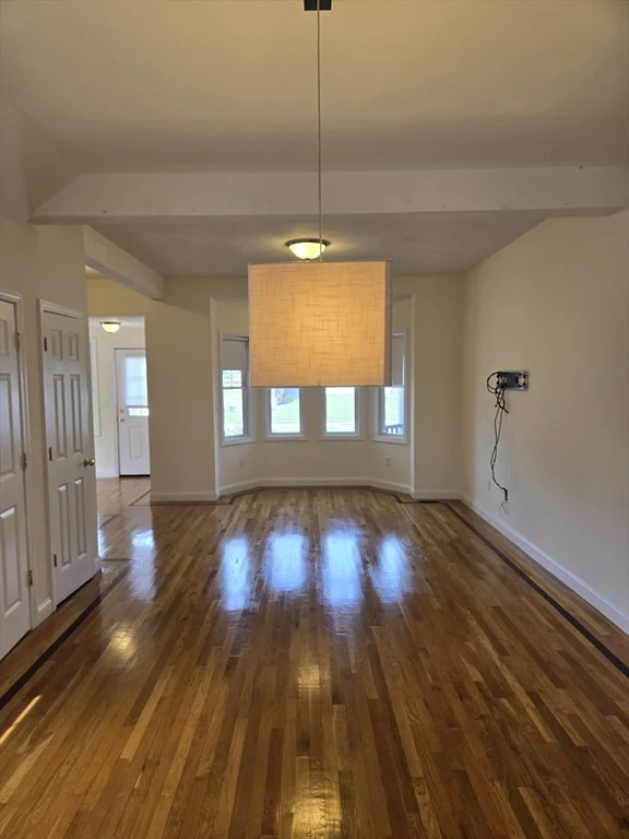 569 Adams, East Milton
