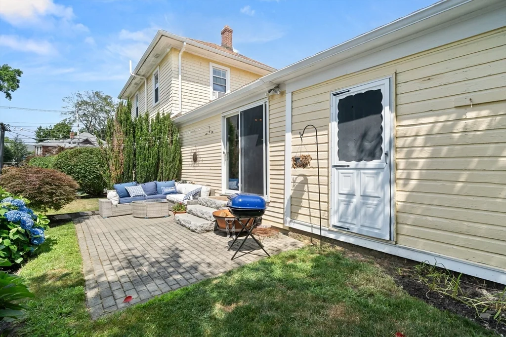 196 Waverley Rd, North Andover