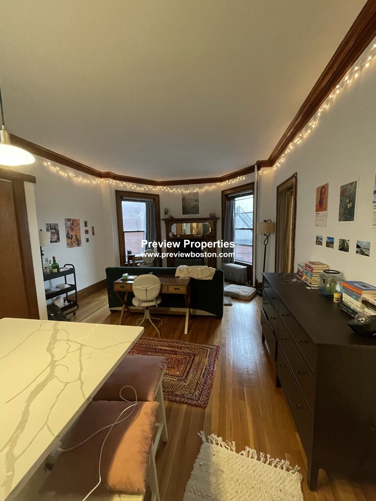 849 Beacon St, Fenway