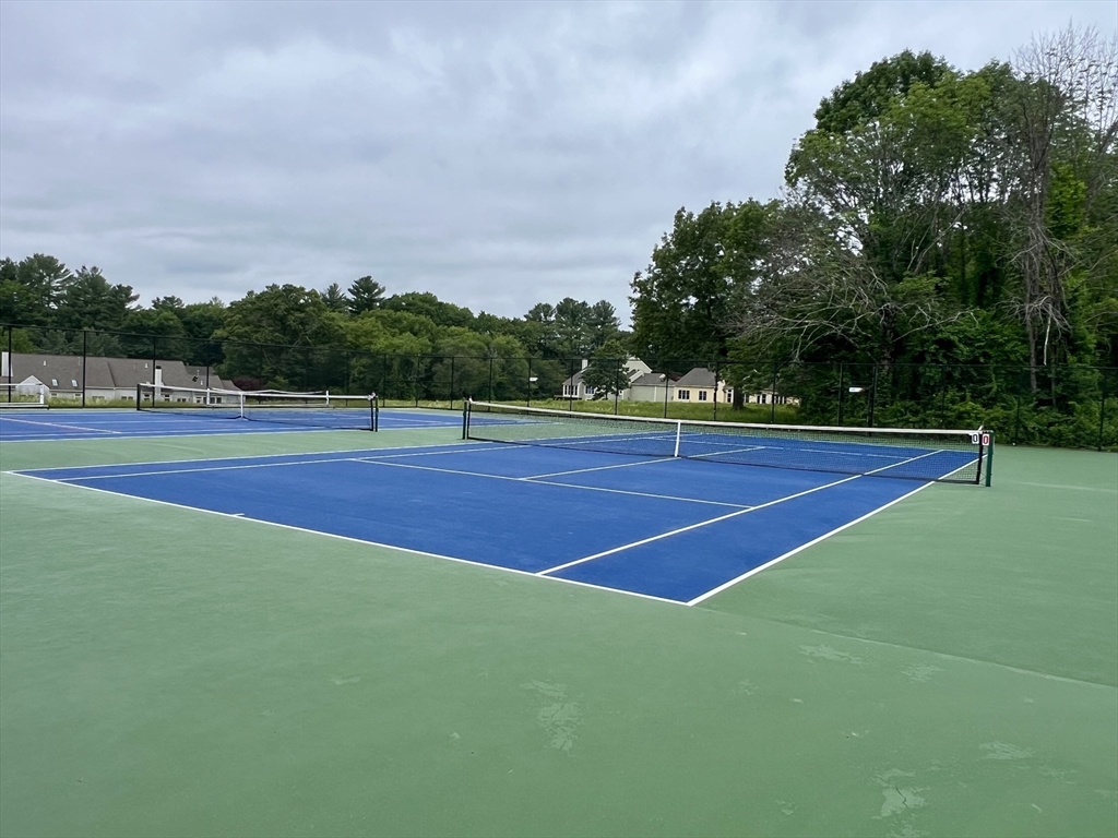 8 Stonegate Ln, Bedford