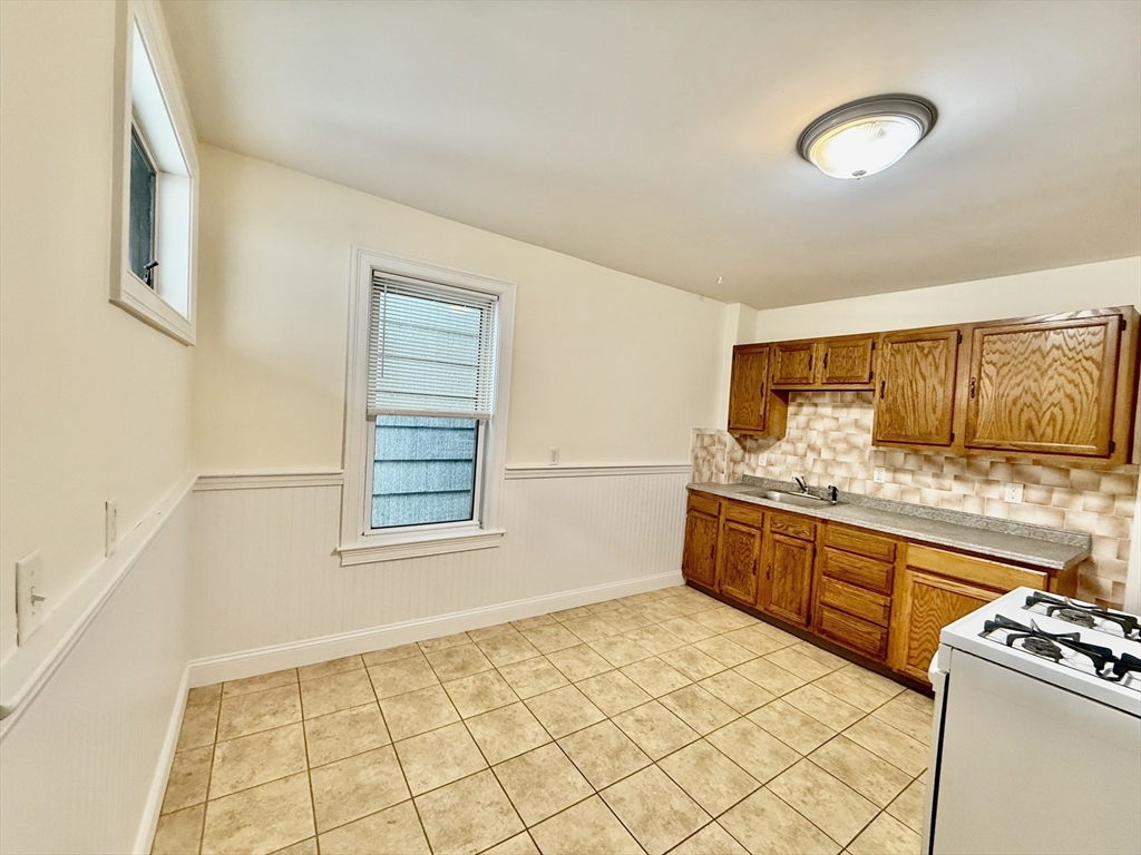 724 Cambridge St, Wellington-Harrington