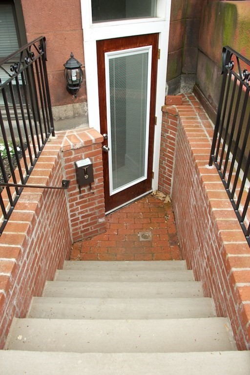 1089 Beacon St, Longwood