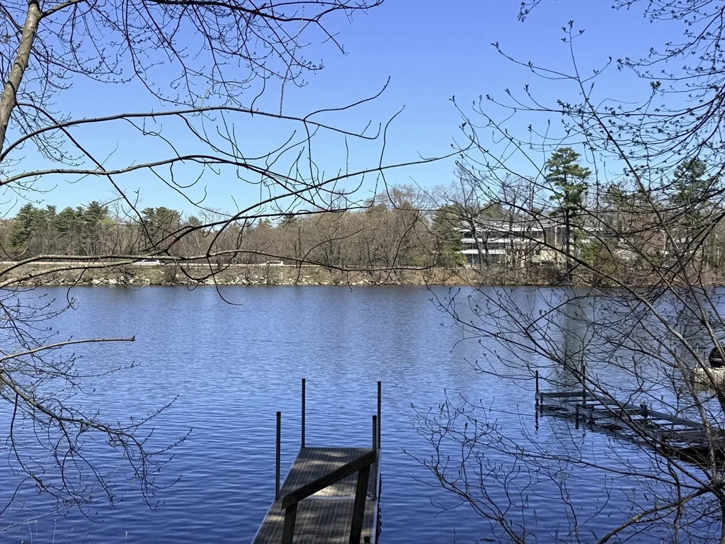 28 Robinhood Rd, Natick