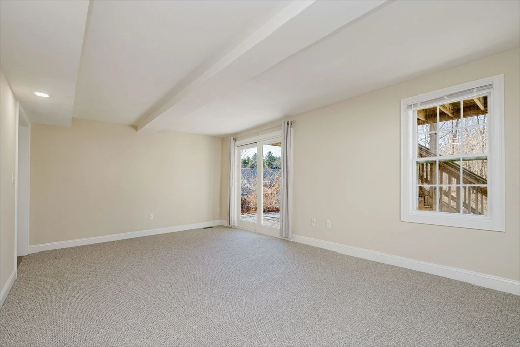 687 Washington St, Easton