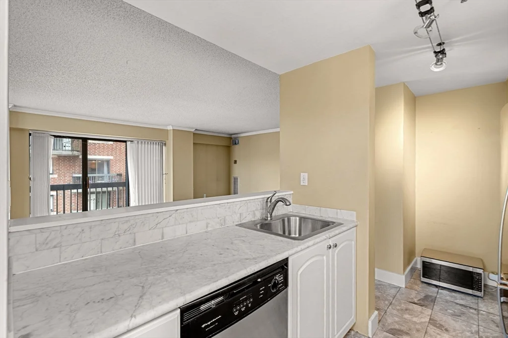 15 North Beacon St, Allston