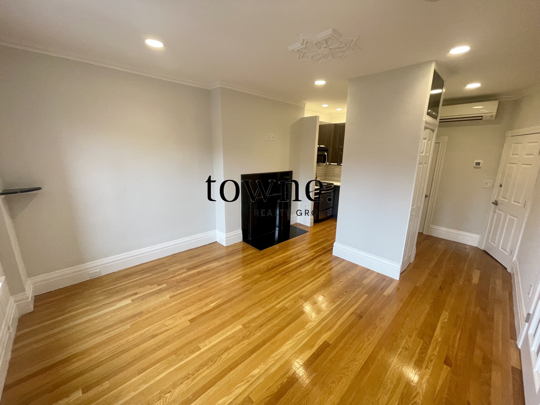 254 Newbury St, Back Bay