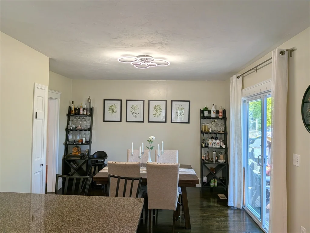 98 Rock Glen Rd, Medford