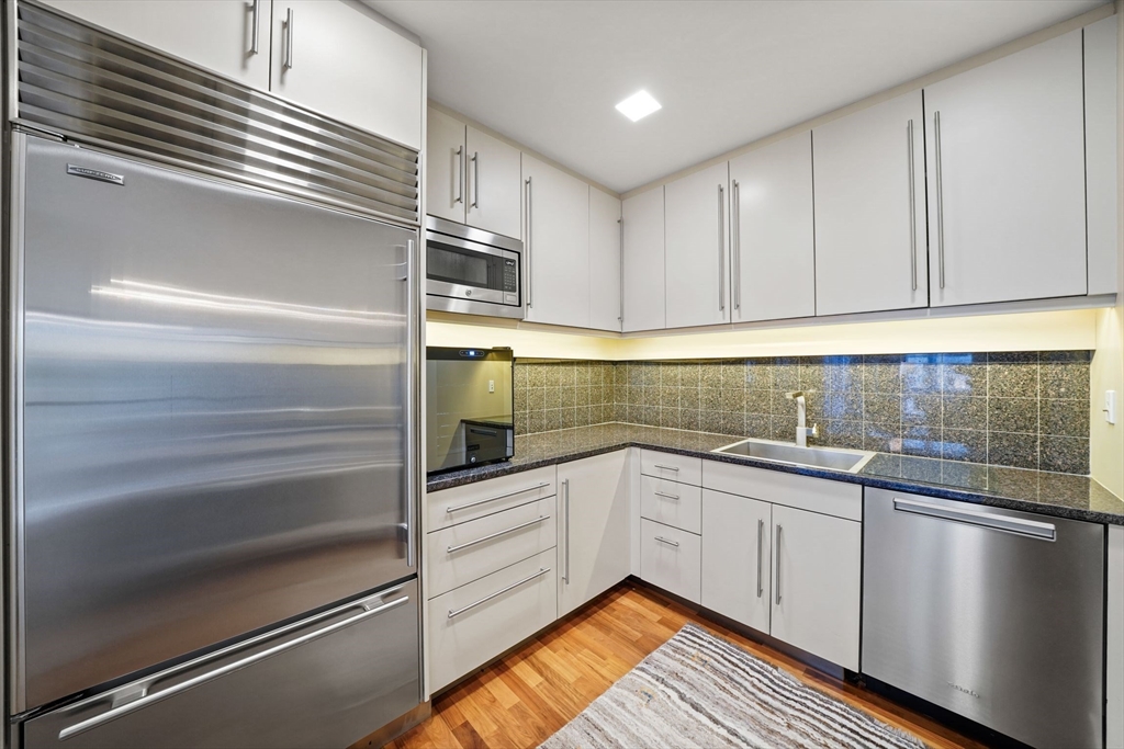 500 Atlantic Ave, Waterfront