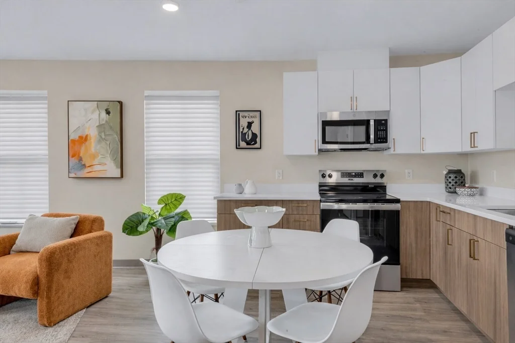 375 Cummins Highway, Roslindale