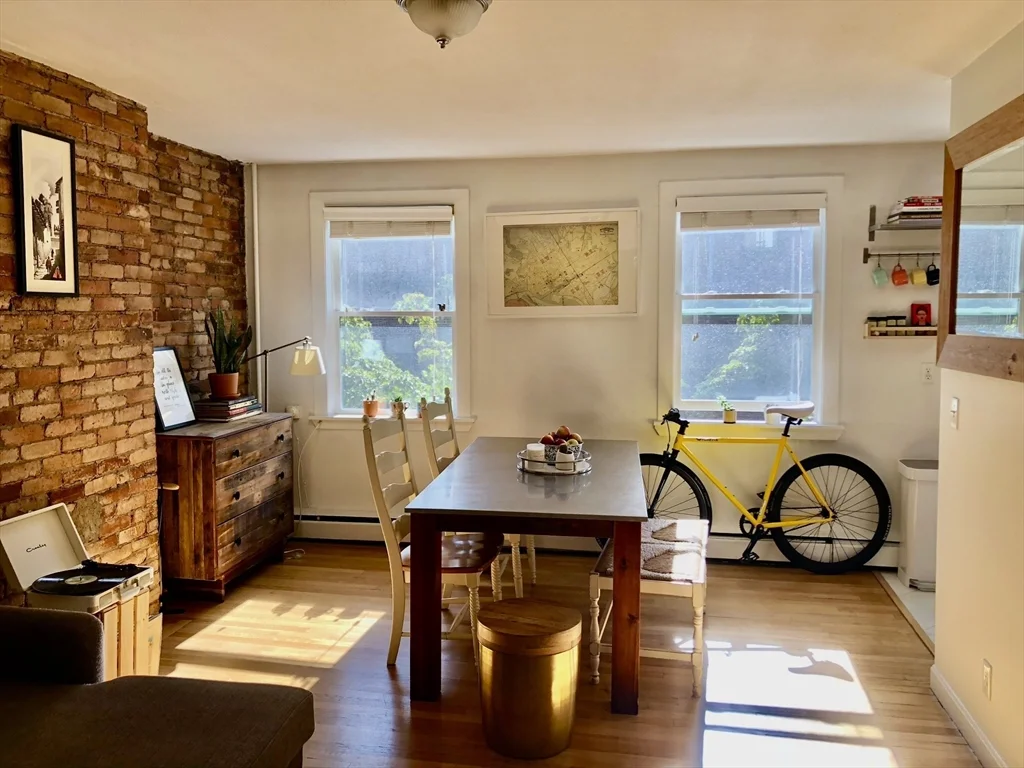 37 Lawrence St, South End