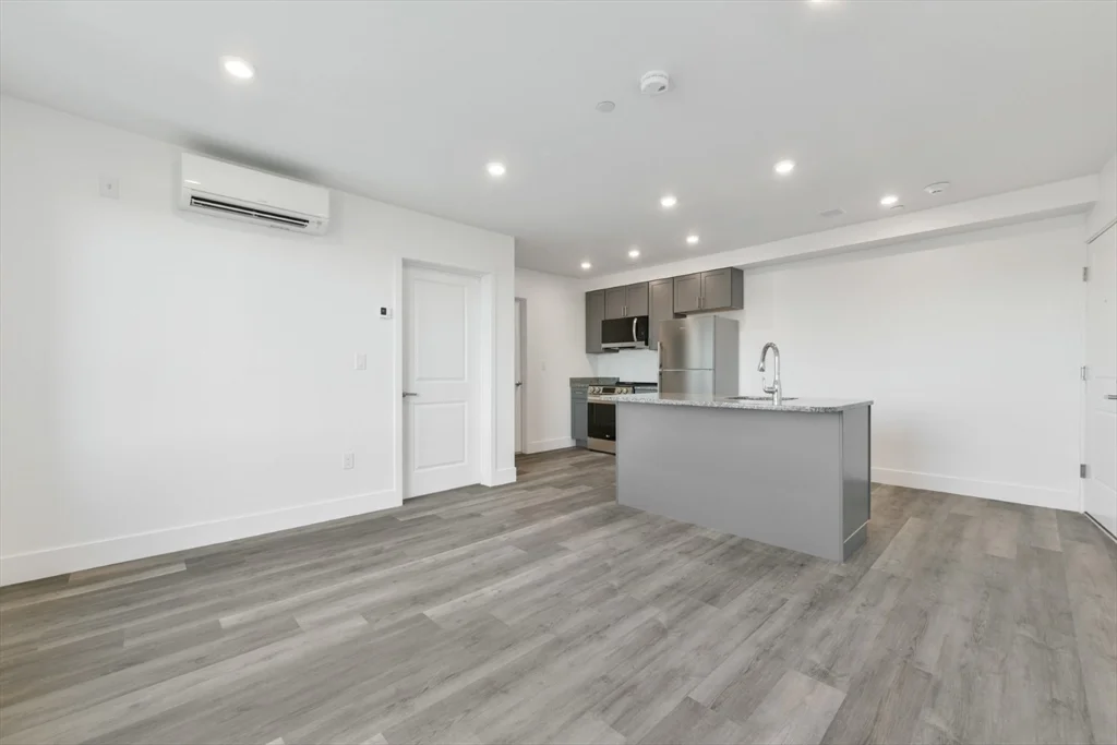 585 Essex St, Lynn