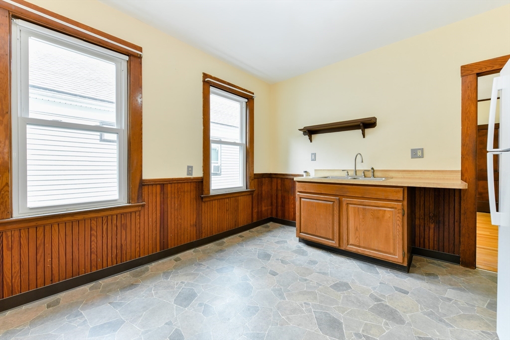 652 South, Roslindale