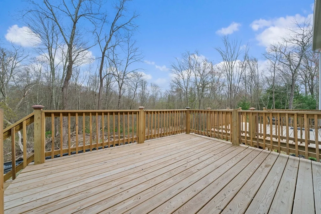 13 Broadway, Raynham Center