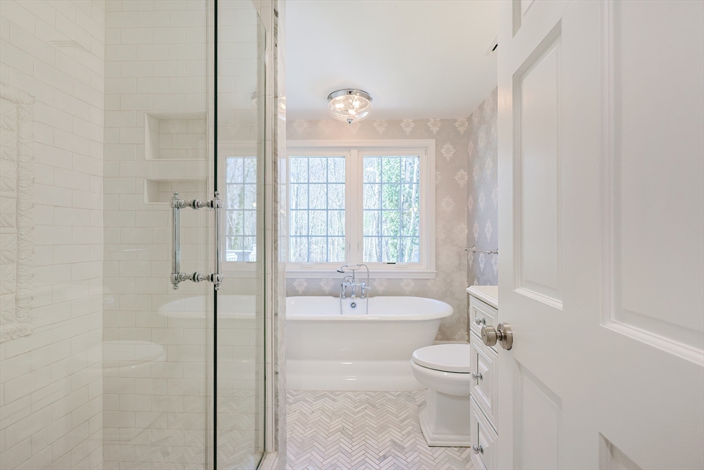 17 Hillside Dr, Beechwood