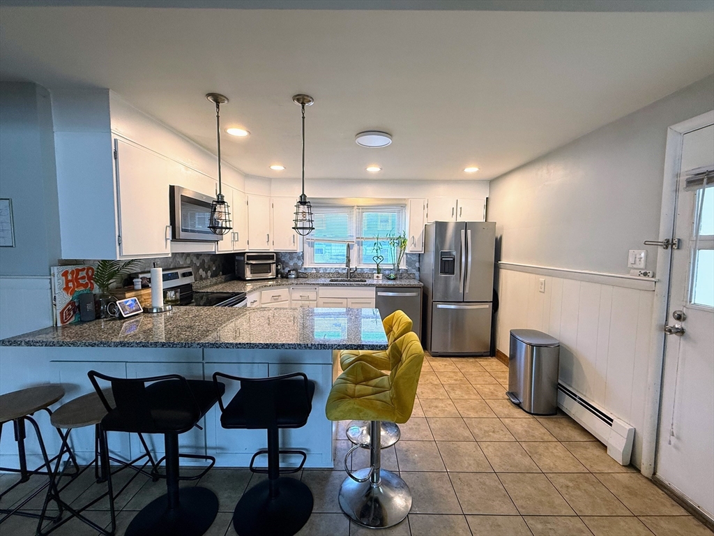 89 Bunker Hill Ave, Lowell