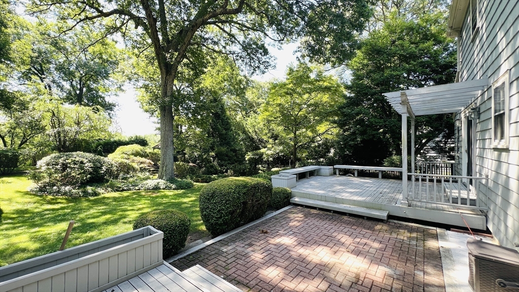 30 Thackeray Rd, Wellesley