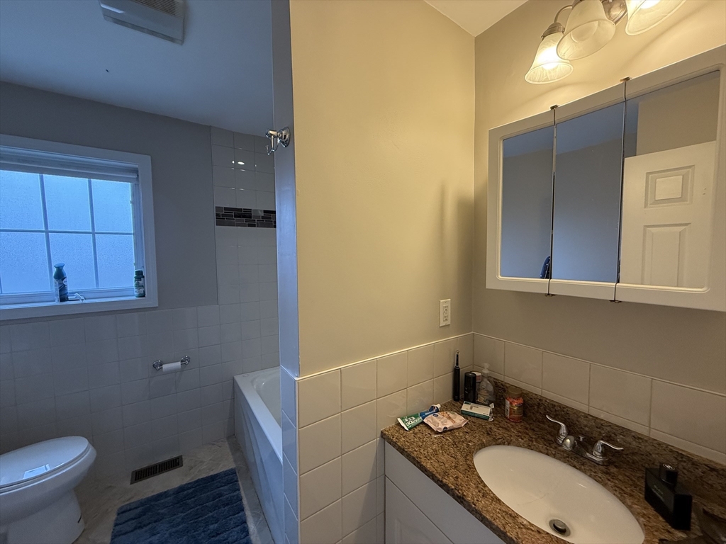 11 Everett Ave, East Somerville