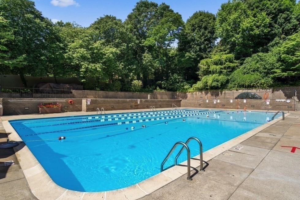 33 Pond Ave, Brookline