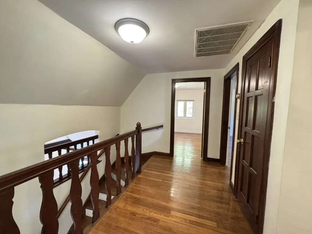 280 Quinobequin Rd, Waban