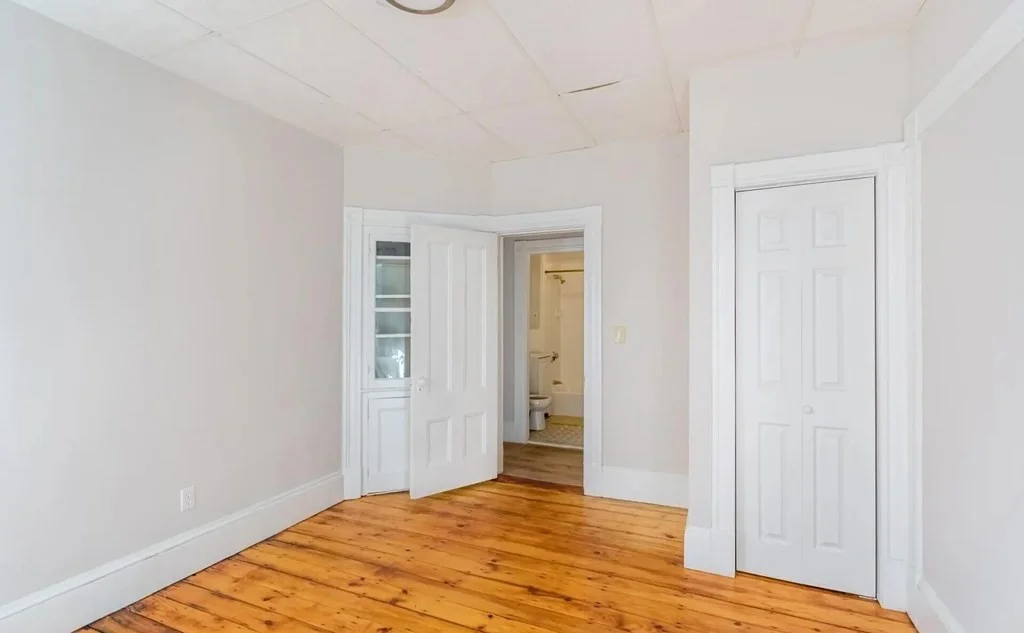 31 Falcon St, East Boston