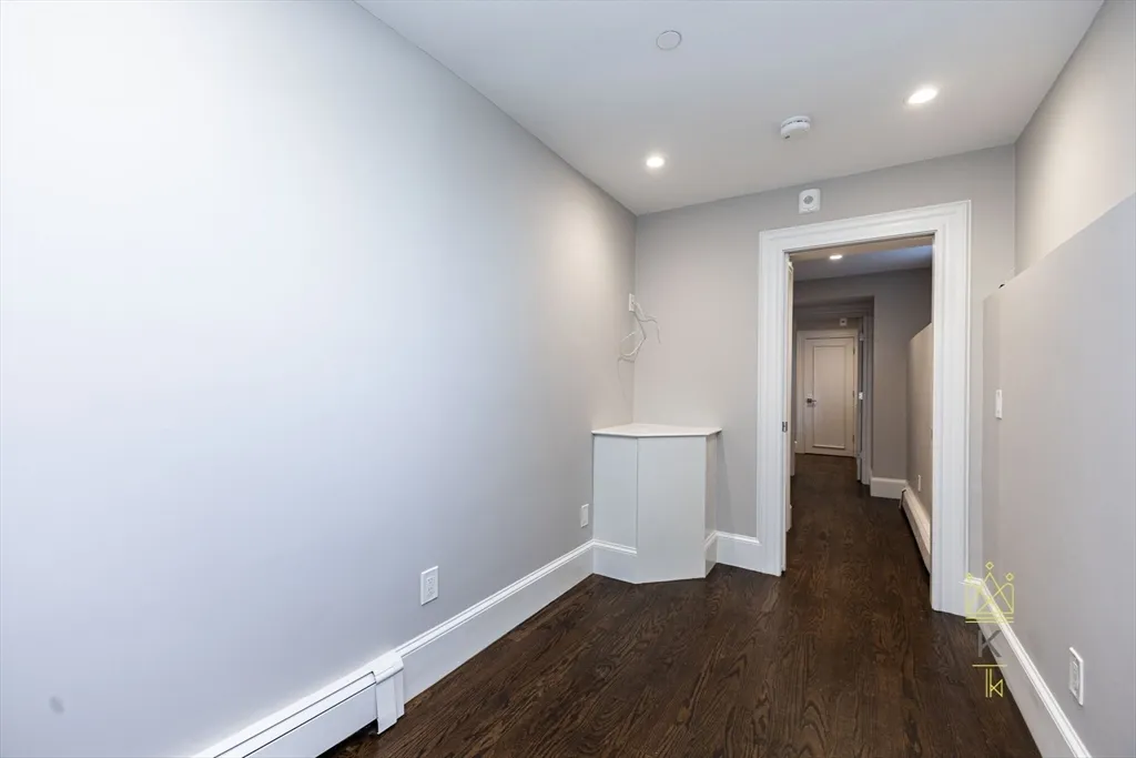 85 Regent St, Roxbury