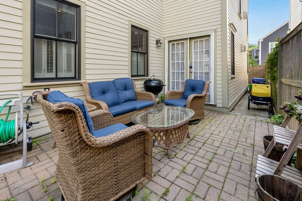 65 Green St, Charlestown
