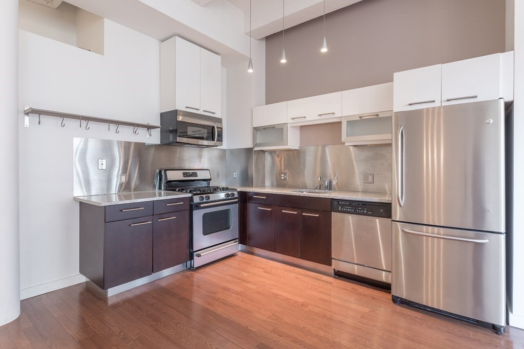 1 bed, 1 bath apartment for rent at 88 Kingston St Unit 5D, Midtown — photo 3 of 6