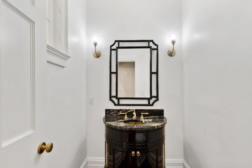 20 Chestnut St, Beacon Hill