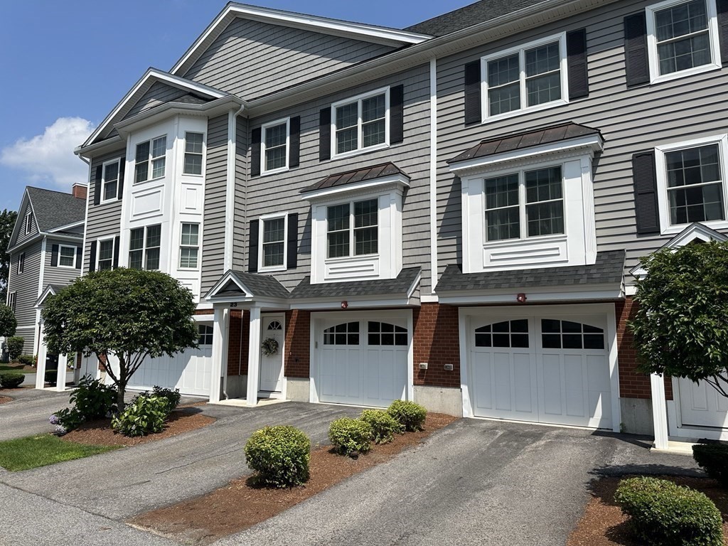 1975 Middlesex St, Lowell